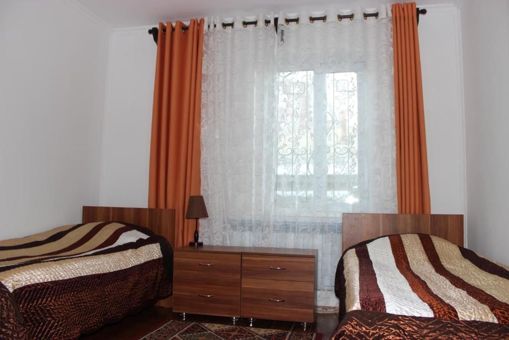 Отели типа «постель и завтрак» Sweet House Guest house Каракол-49