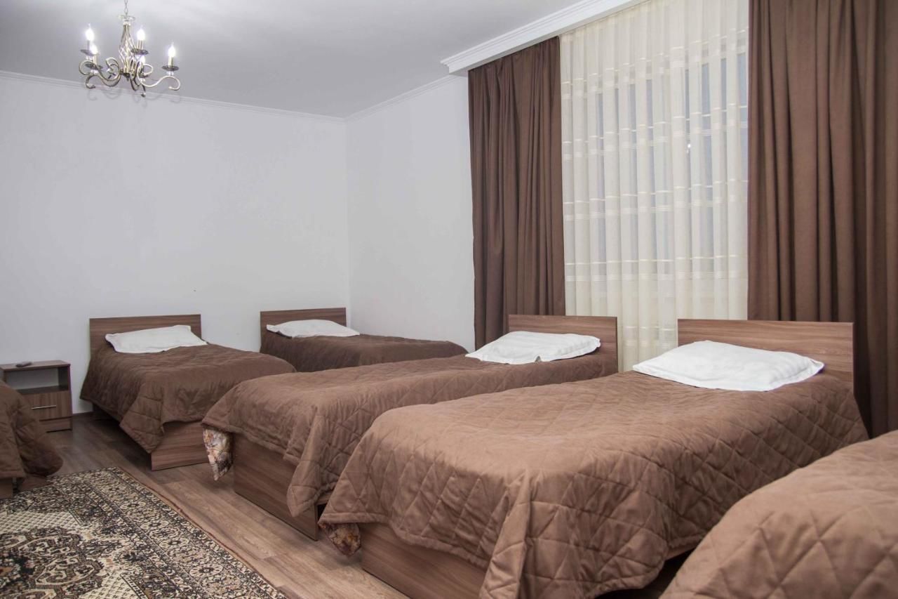 Отели типа «постель и завтрак» Sweet House Guest house Каракол-10