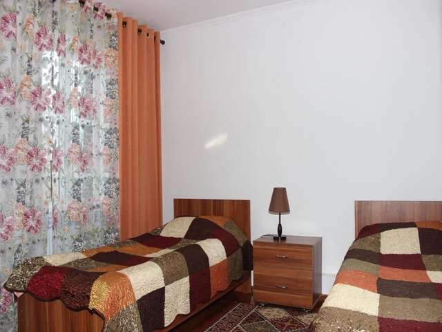 Отели типа «постель и завтрак» Sweet House Guest house Каракол-50